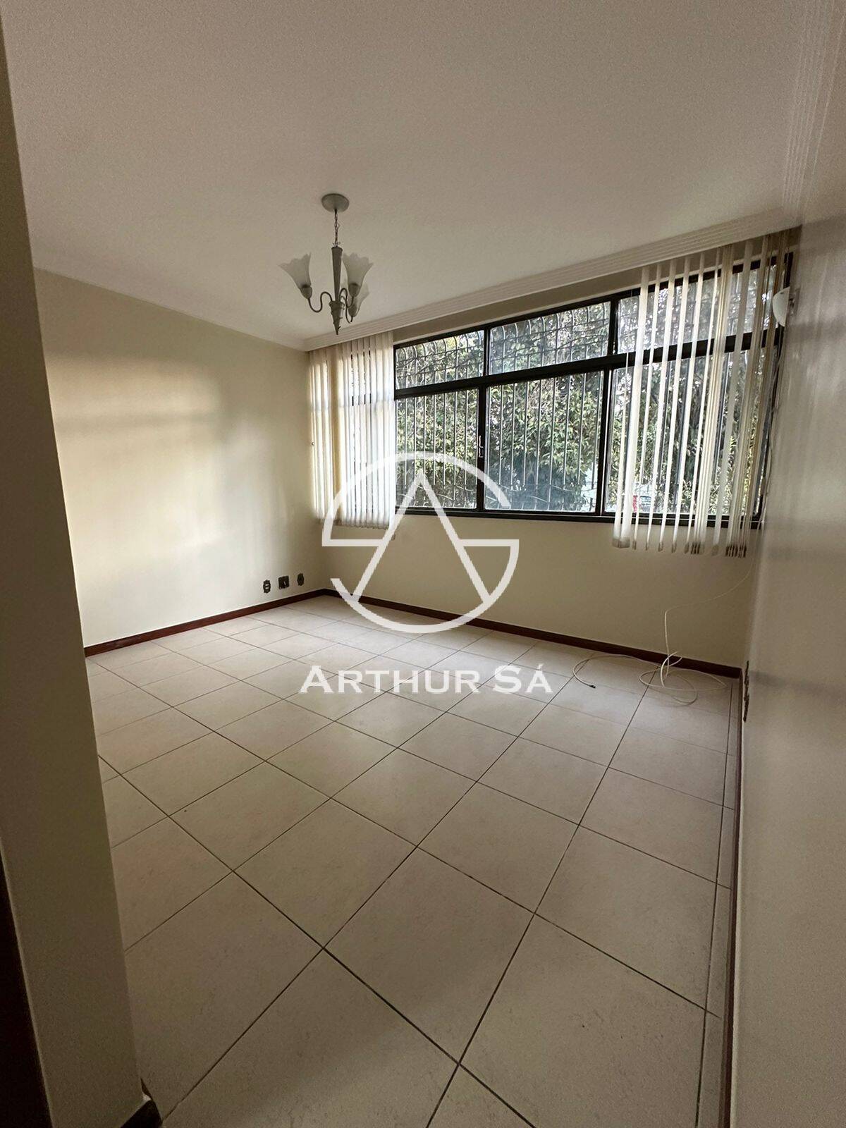 Apartamento à venda com 3 quartos, 95m² - Foto 2