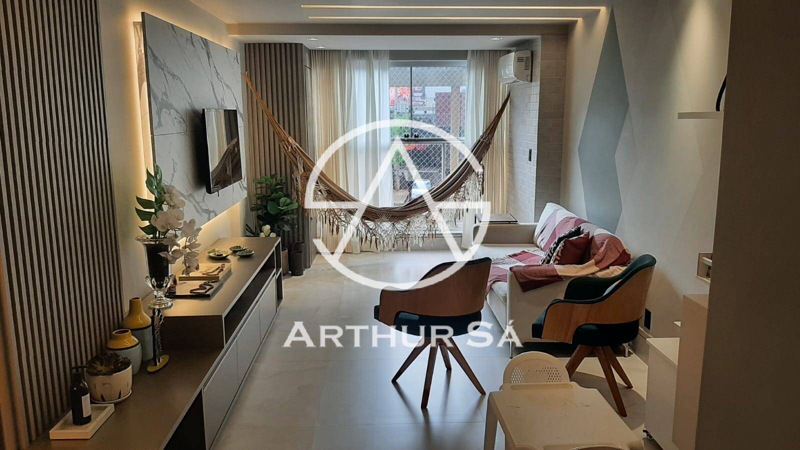 Apartamento à venda com 3 quartos, 106m² - Foto 1